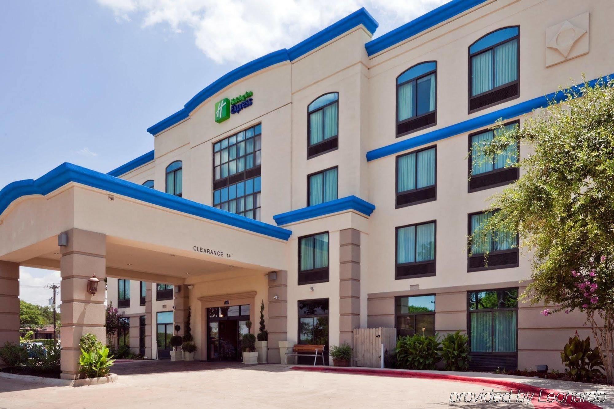 Holiday Inn Express & Suites Austin North Central, An Ihg Hotel מראה חיצוני תמונה